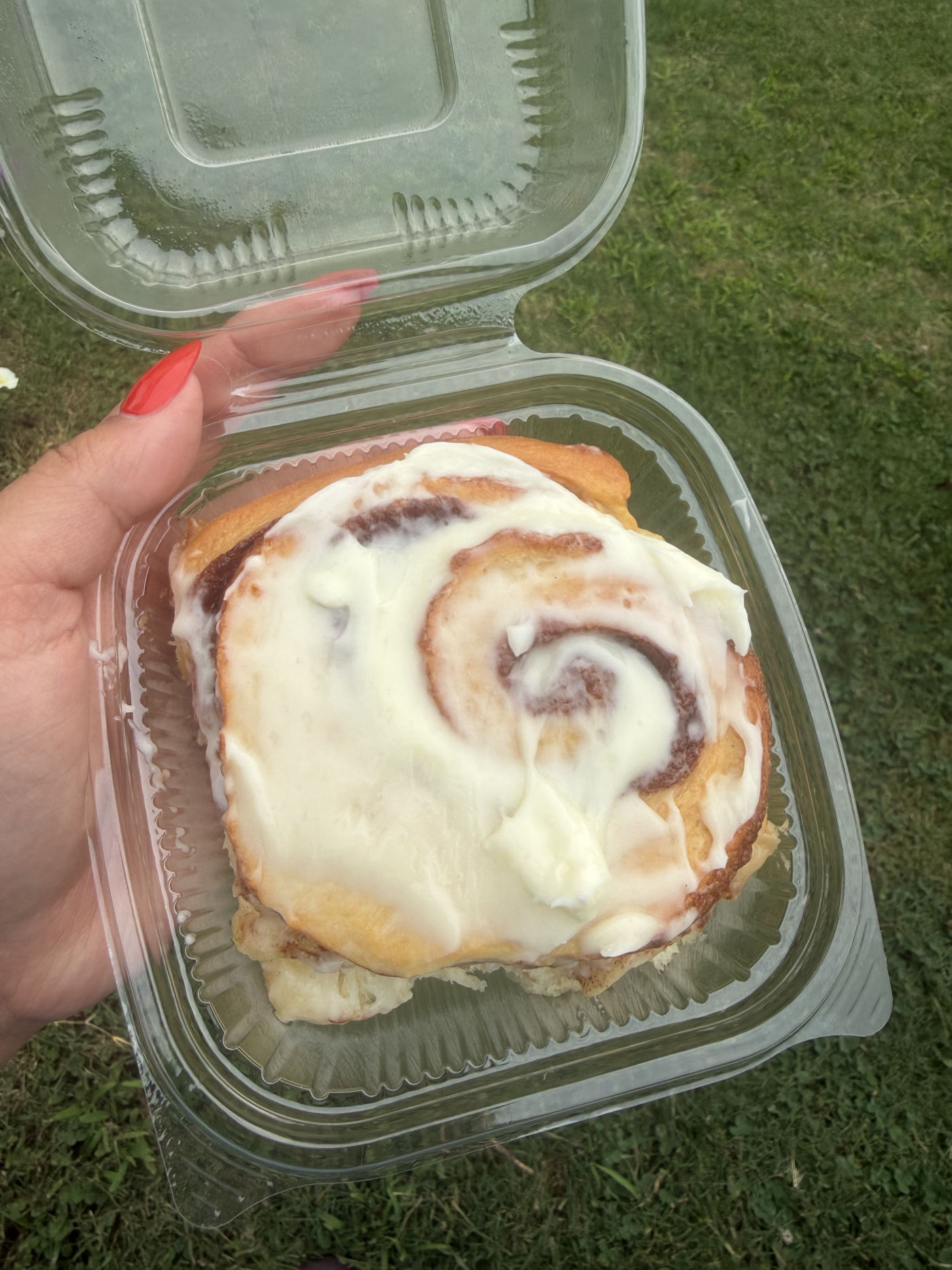 Frosted cinnamon roll by RizziBakes