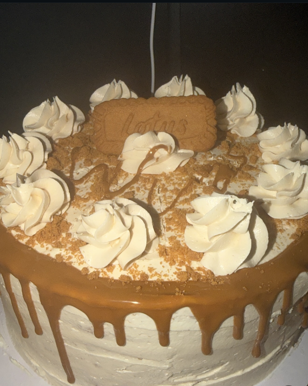 Biscoff lotus drip cake by RizziBakes