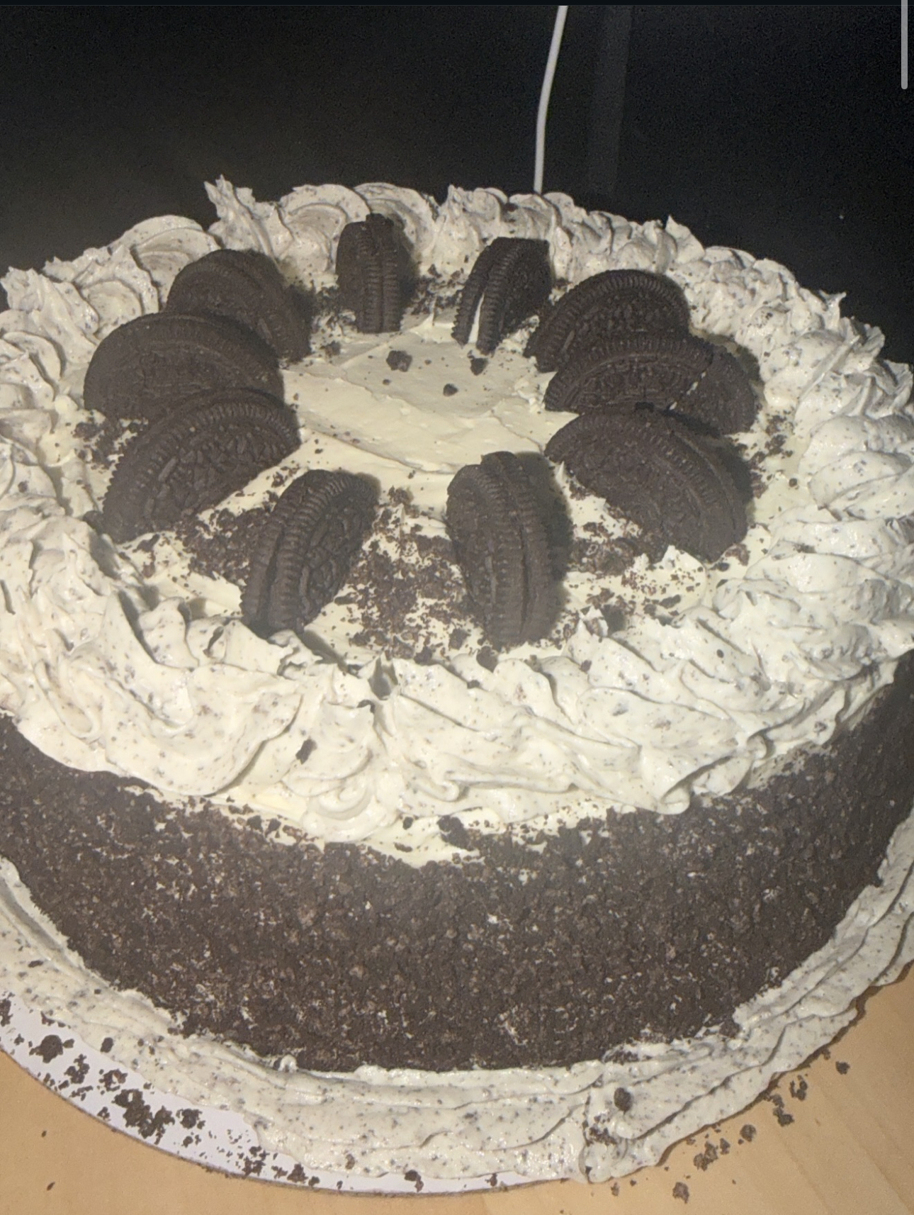 Oreo crumb layer cake by RizziBakes