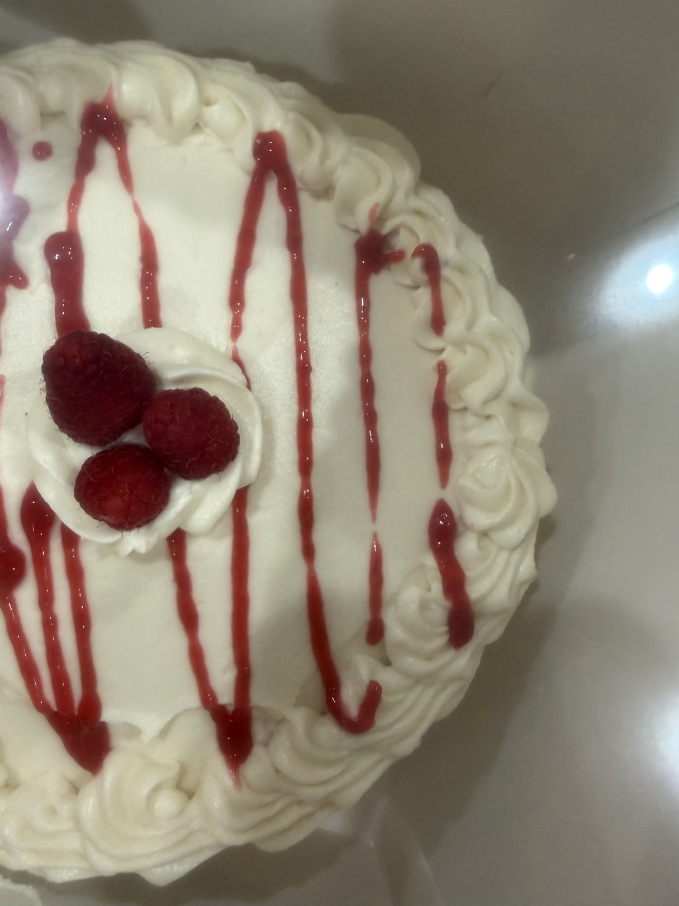 Fresh raspberry cake by RizziBakes